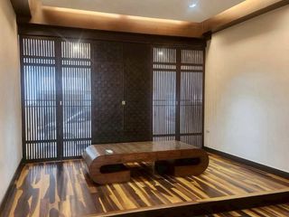 For rent 5 bedrooms townhouse in Yan Nawa, Bangkok