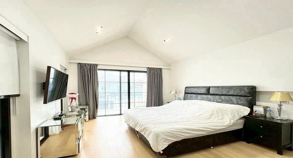 For sale 6 bedrooms house in Khlong San, Bangkok