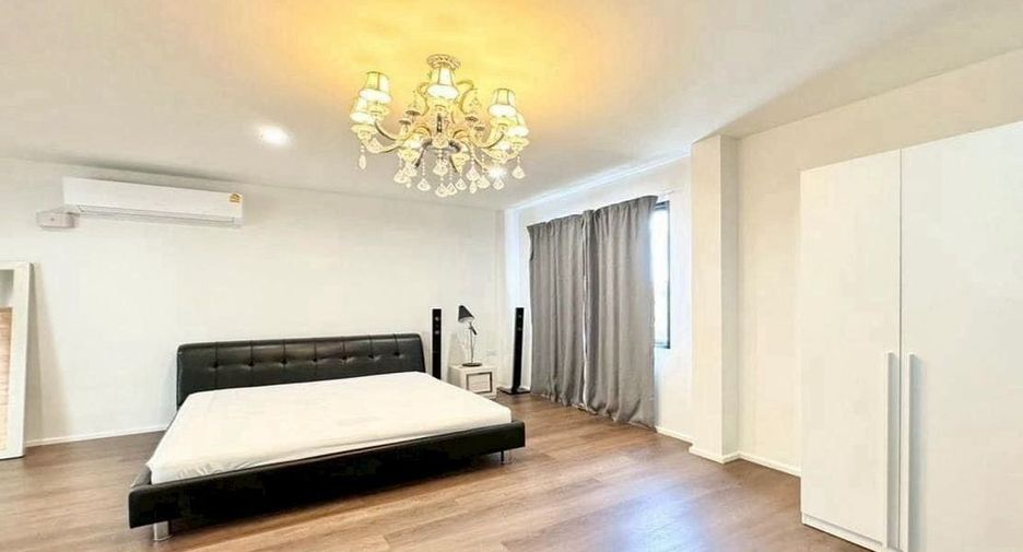 For sale 6 bedrooms house in Khlong San, Bangkok