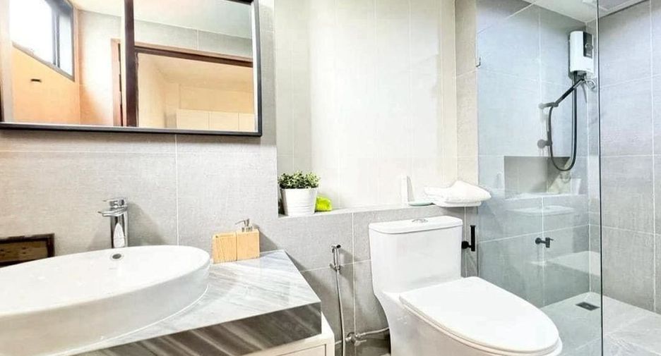For sale 6 bedrooms house in Khlong San, Bangkok