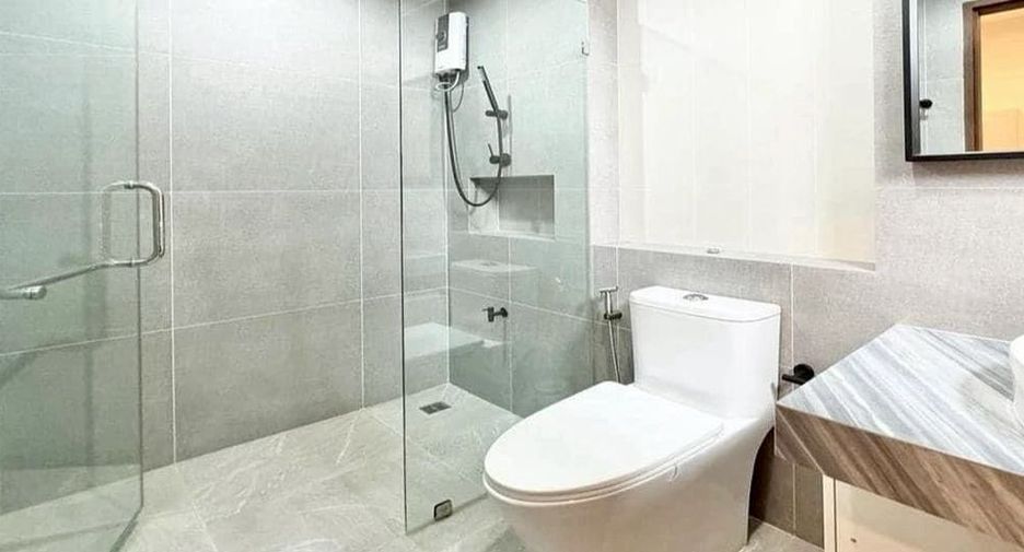 For sale 6 bedrooms house in Khlong San, Bangkok