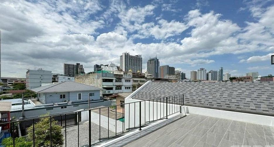 For sale 6 bedrooms house in Khlong San, Bangkok