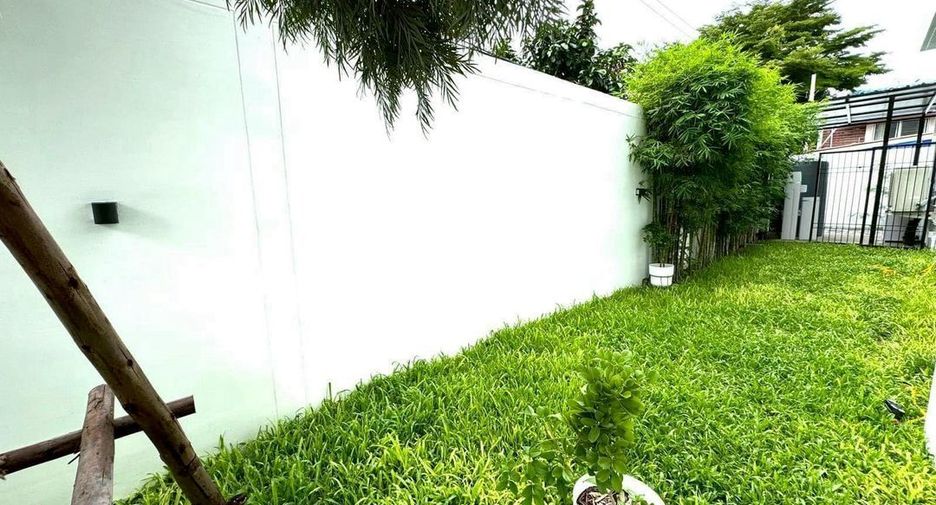 For sale 6 bedrooms house in Khlong San, Bangkok