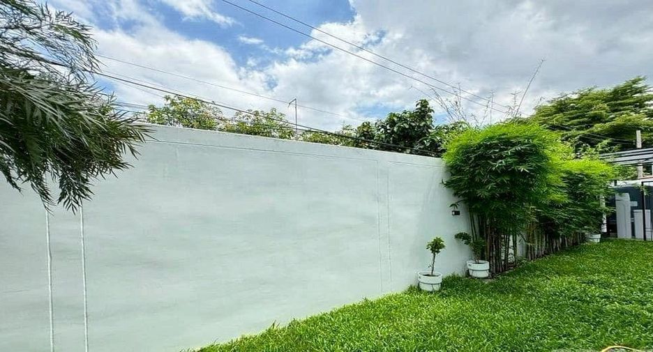 For sale 6 bedrooms house in Khlong San, Bangkok