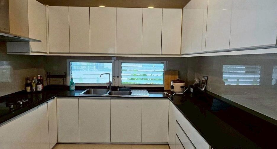 For rent そして for sale 5 ベッドルーム house in Chatuchak, Bangkok