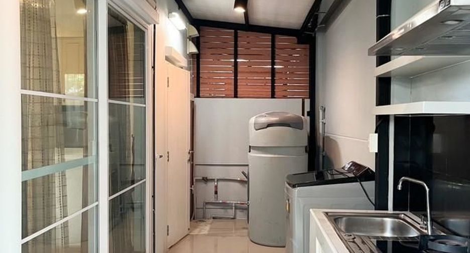 For rent 4 bedrooms townhouse in Prawet, Bangkok