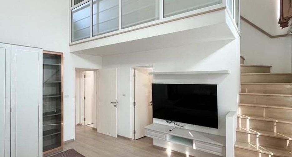 For rent 4 bedrooms townhouse in Prawet, Bangkok