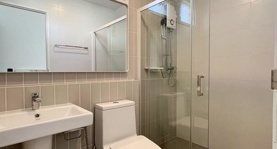 For rent 4 bedrooms townhouse in Prawet, Bangkok