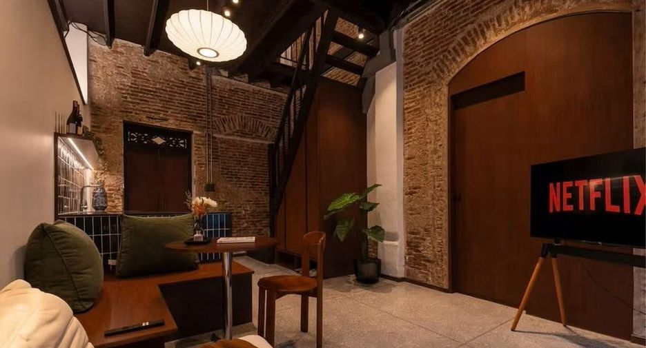 For rent 2 bedrooms retail Space in Samphanthawong, Bangkok