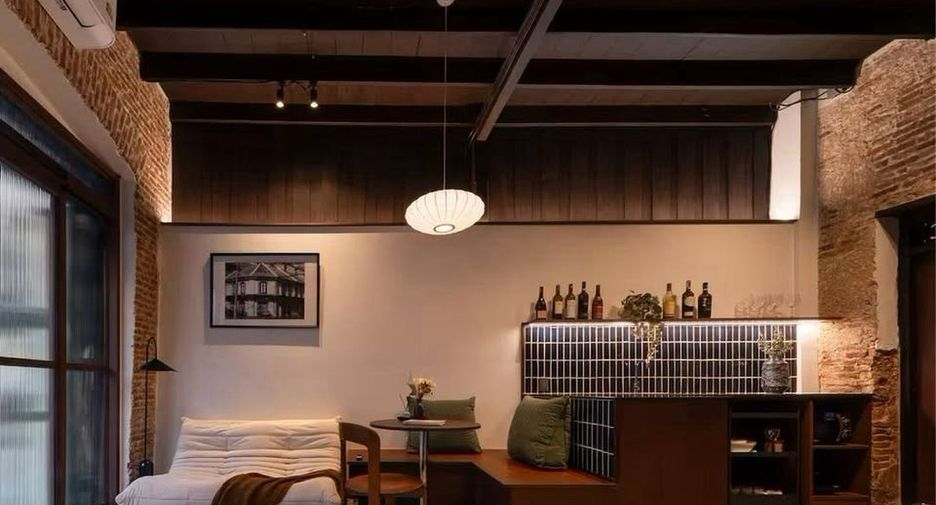 For rent 2 bedrooms retail Space in Samphanthawong, Bangkok