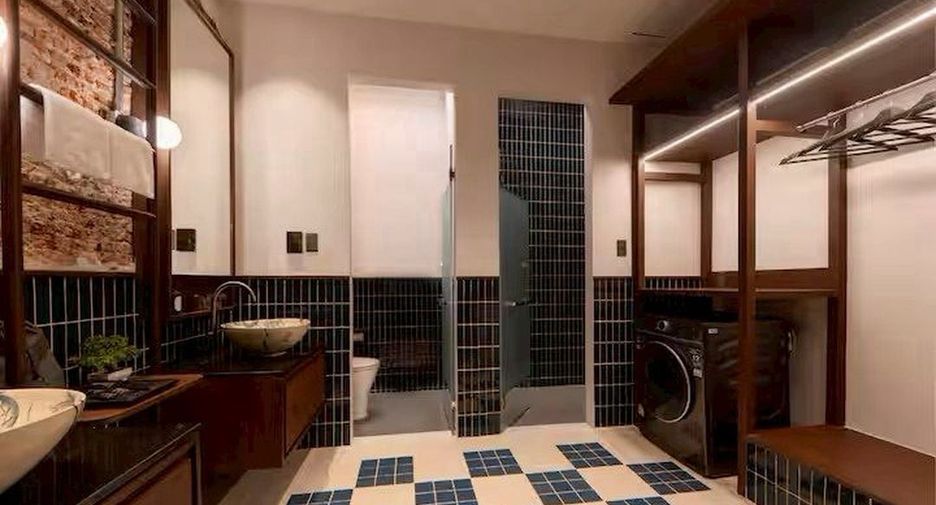 For rent 2 bedrooms retail Space in Samphanthawong, Bangkok