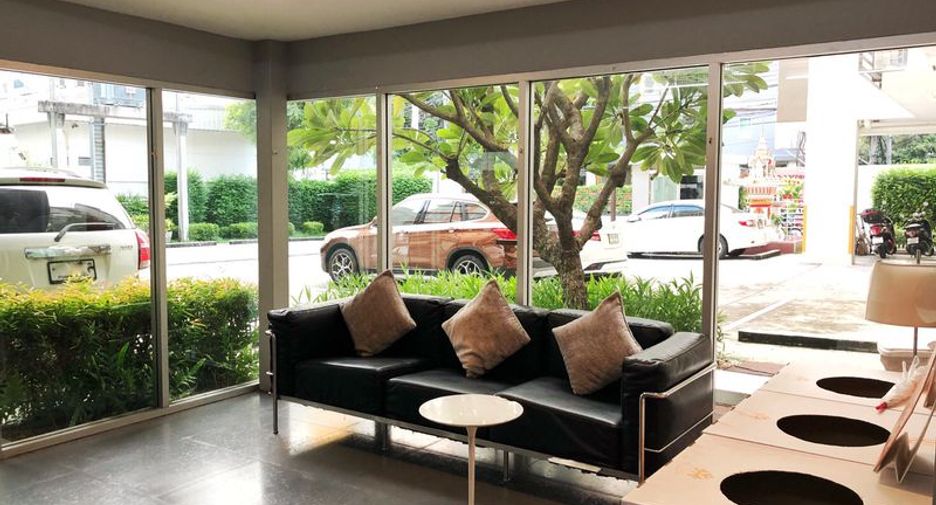 For rent 1 bed condo in Phra Khanong, Bangkok