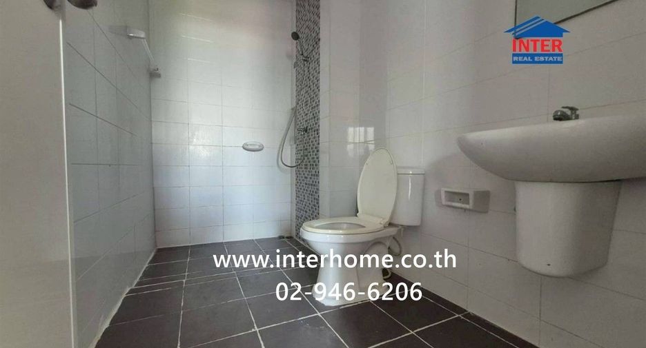 For sale 3 bedrooms townhouse in Don Mueang, Bangkok