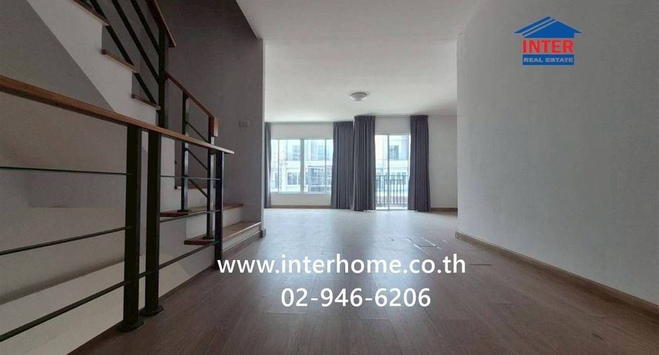 For sale 3 bedrooms townhouse in Don Mueang, Bangkok
