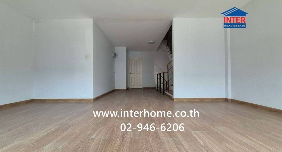 For sale 3 bedrooms townhouse in Don Mueang, Bangkok