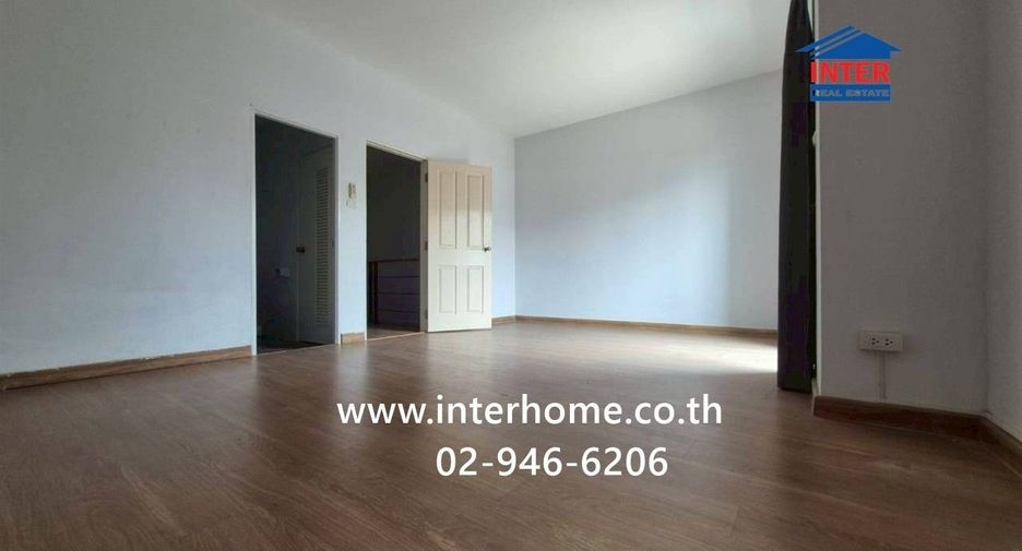 For sale 3 bedrooms townhouse in Don Mueang, Bangkok