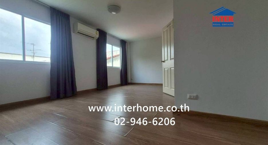 For sale 3 bedrooms townhouse in Don Mueang, Bangkok