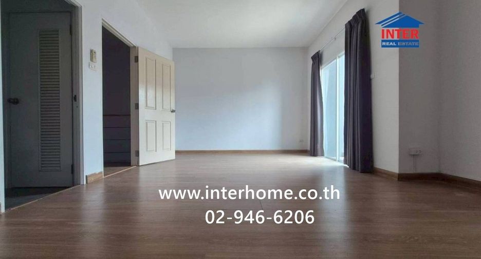 For sale 3 bedrooms townhouse in Don Mueang, Bangkok