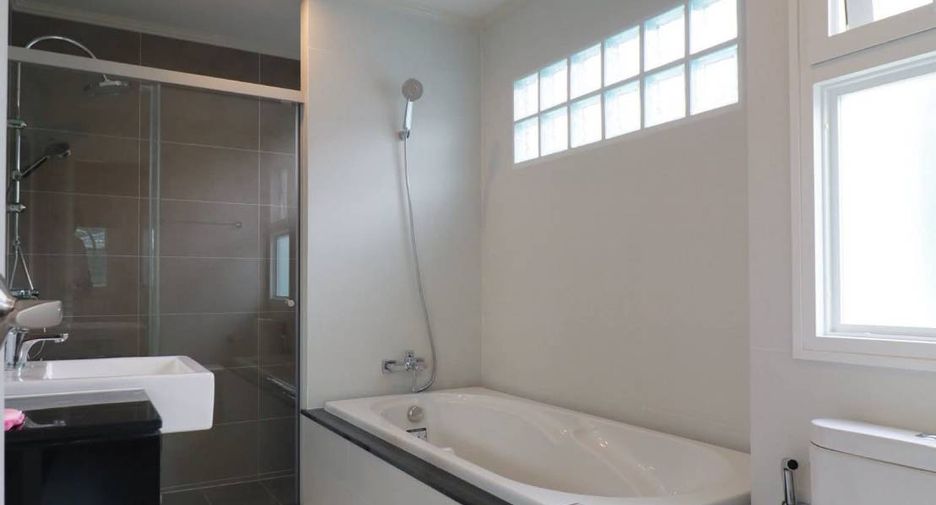 For rent 4 bedrooms house in Hang Dong, Chiang Mai