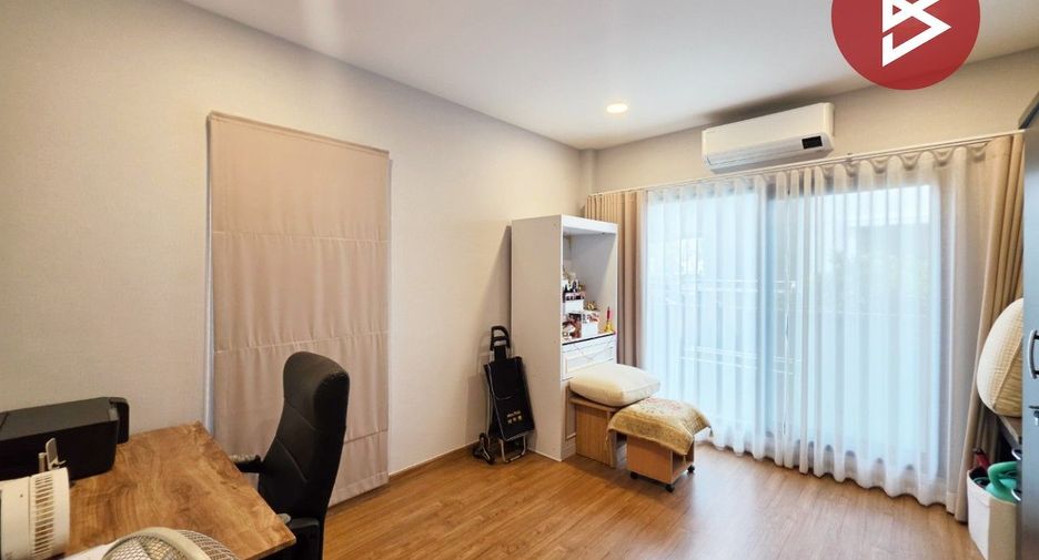 Casa en venta de 4 habitaciones en Lat Krabang, Bangkok
