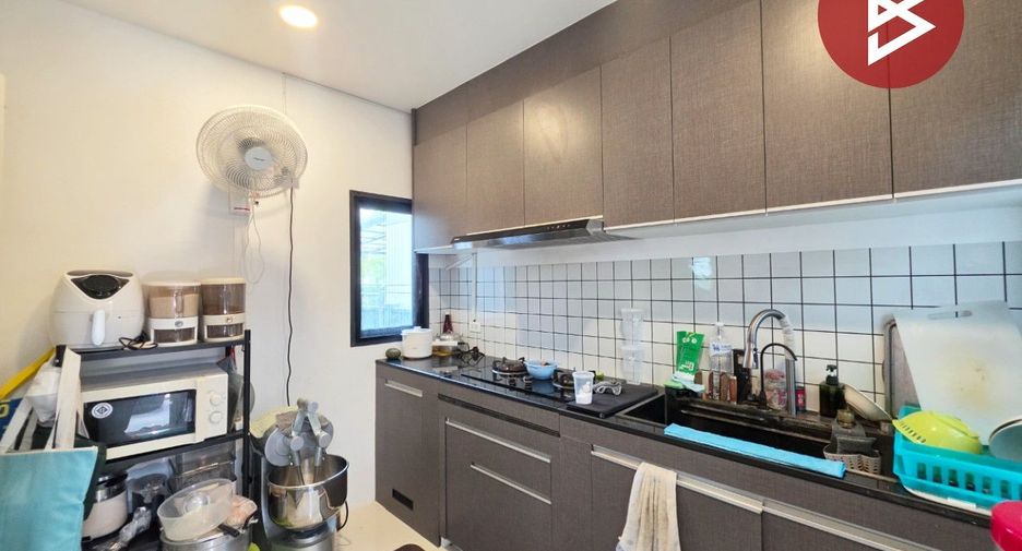 Casa en venta de 4 habitaciones en Lat Krabang, Bangkok