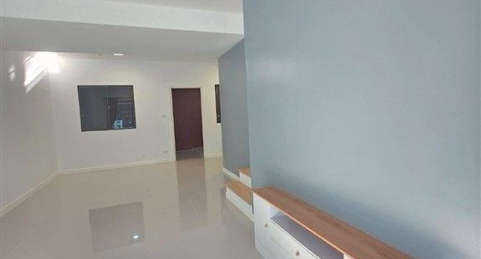 À vendre 3 chambres maison de ville à Khlong Luang, Pathum Thani