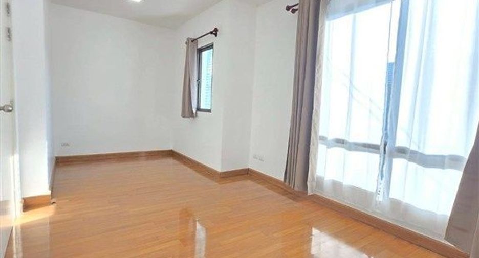 À vendre 3 chambres maison de ville à Khlong Luang, Pathum Thani
