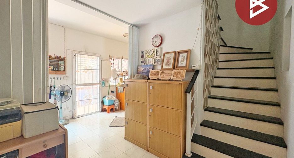For sale 3 bedrooms townhouse in Mueang Pathum Thani, Pathum Thani