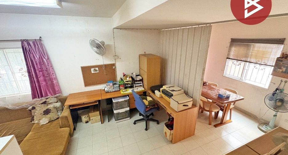 For sale 3 bedrooms townhouse in Mueang Pathum Thani, Pathum Thani