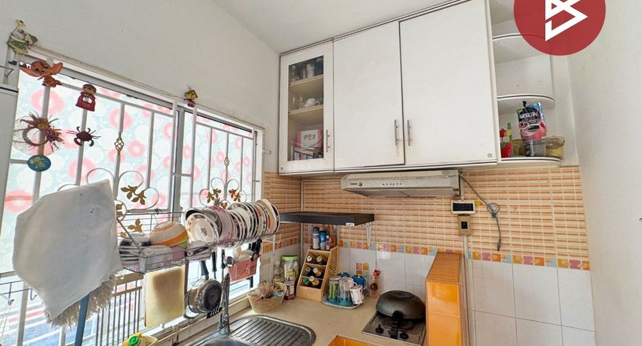 For sale 3 bedrooms townhouse in Mueang Pathum Thani, Pathum Thani