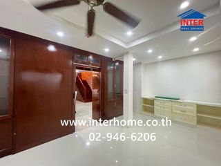 出售 4 卧室 独立屋 在 Mueang Pathum Thani, Pathum Thani