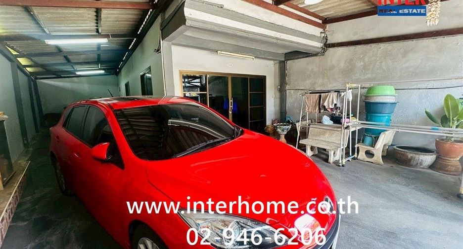 For sale 2 bedrooms townhouse in Phra Khanong, Bangkok