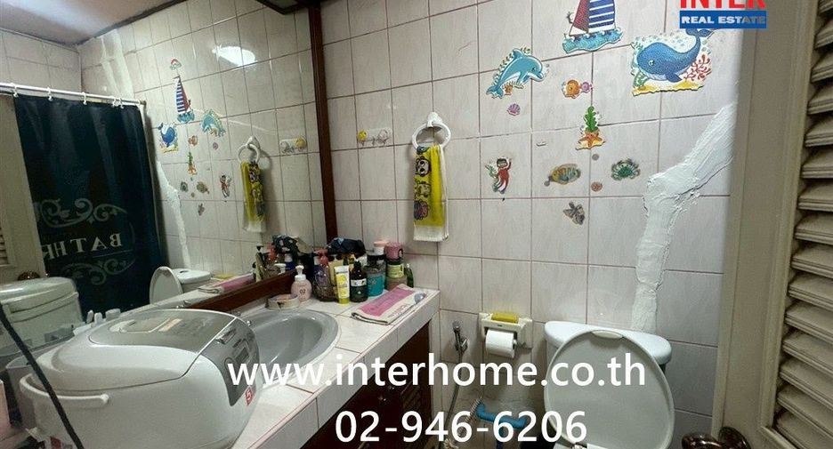 For sale 2 bedrooms townhouse in Phra Khanong, Bangkok