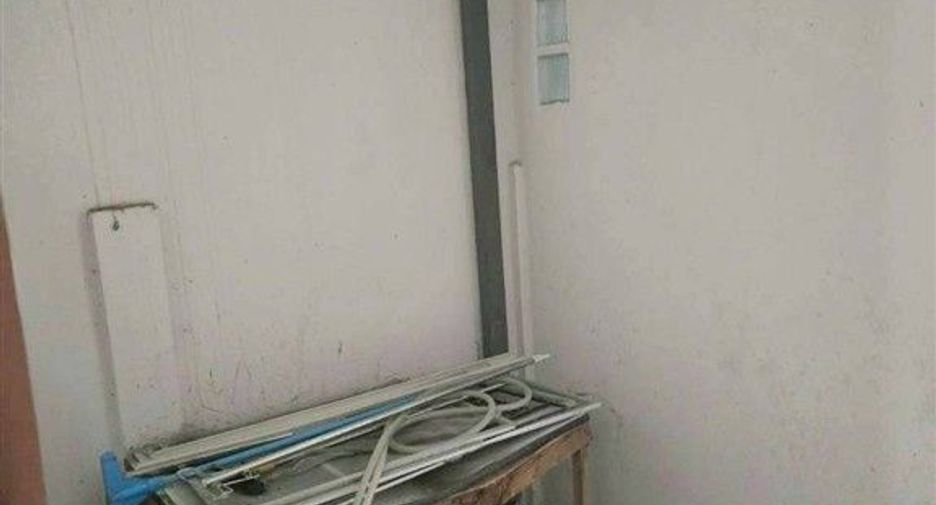 For sale 2 bedrooms townhouse in Mueang Samut Prakan, Samut Prakan