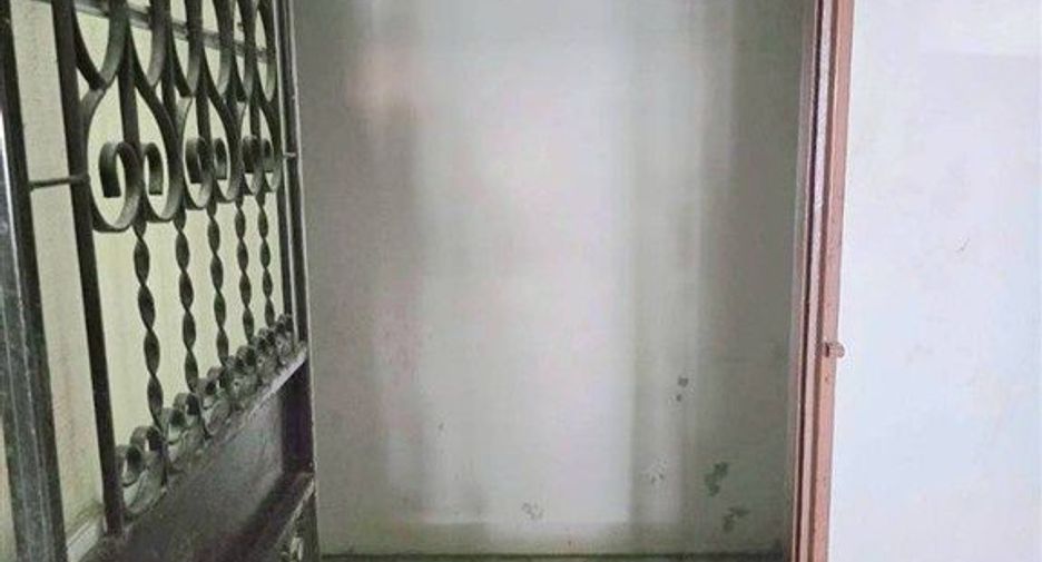 For sale 2 bedrooms townhouse in Mueang Samut Prakan, Samut Prakan