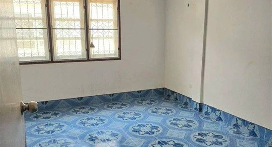 For sale 2 bedrooms townhouse in Mueang Samut Prakan, Samut Prakan