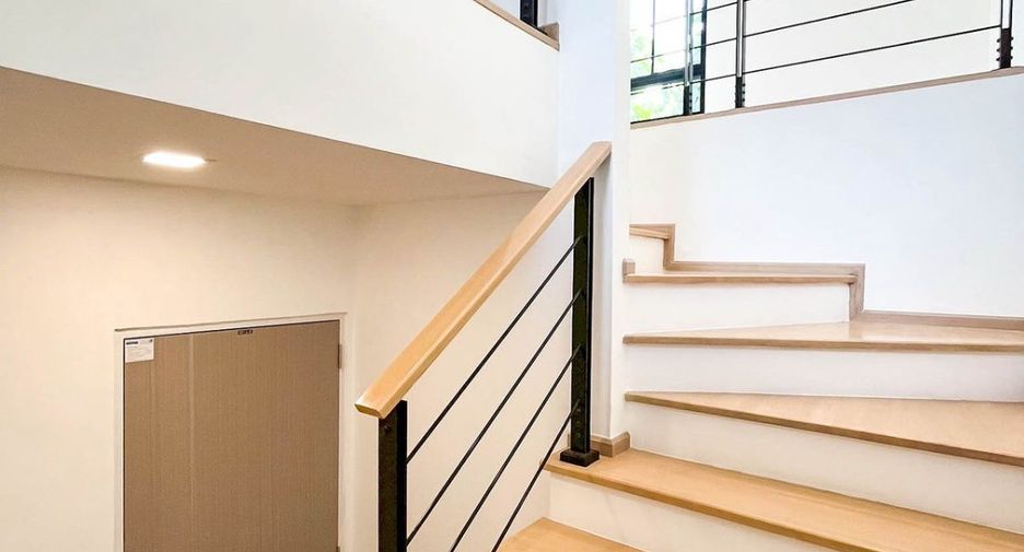 For sale 3 bedrooms townhouse in Suan Luang, Bangkok
