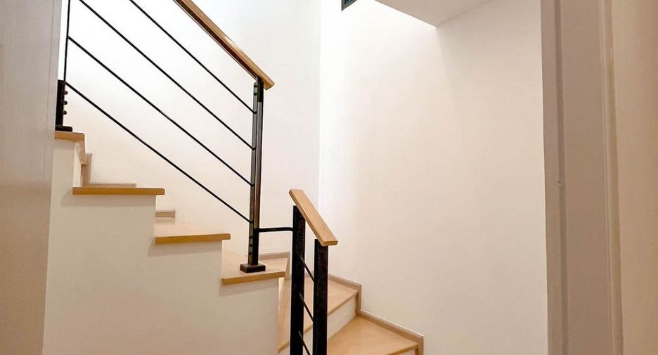 For sale 3 bedrooms townhouse in Suan Luang, Bangkok