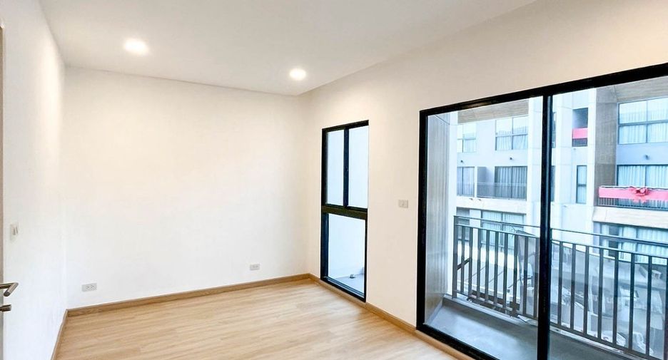 For sale 3 bedrooms townhouse in Suan Luang, Bangkok