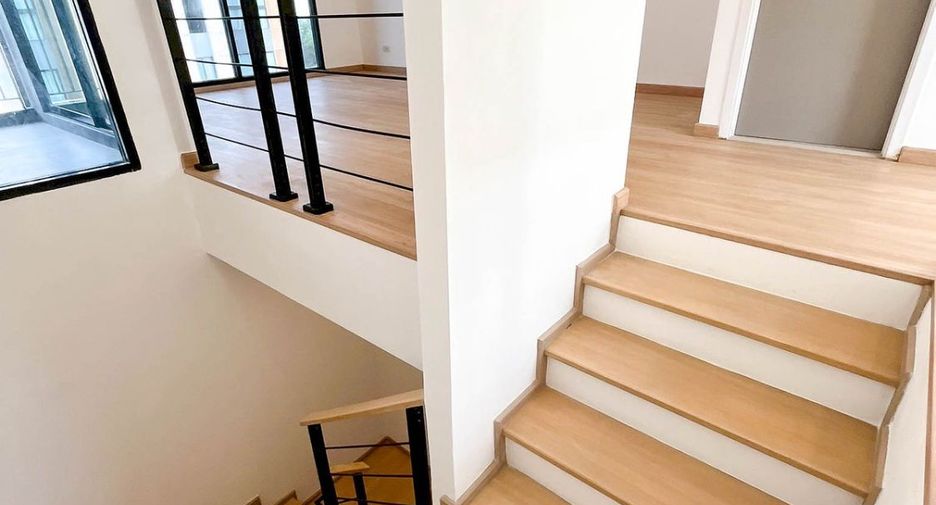 For sale 3 bedrooms townhouse in Suan Luang, Bangkok