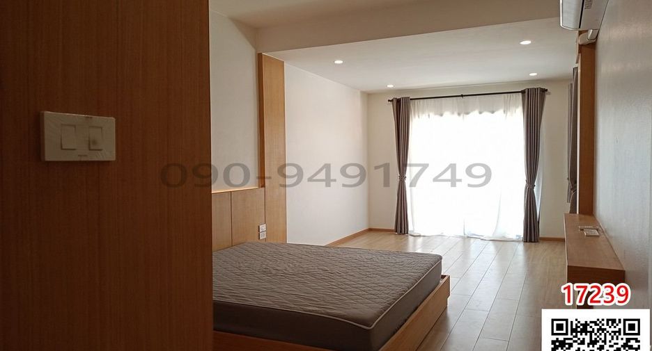 For rent 2 bedrooms townhouse in Bang Na, Bangkok