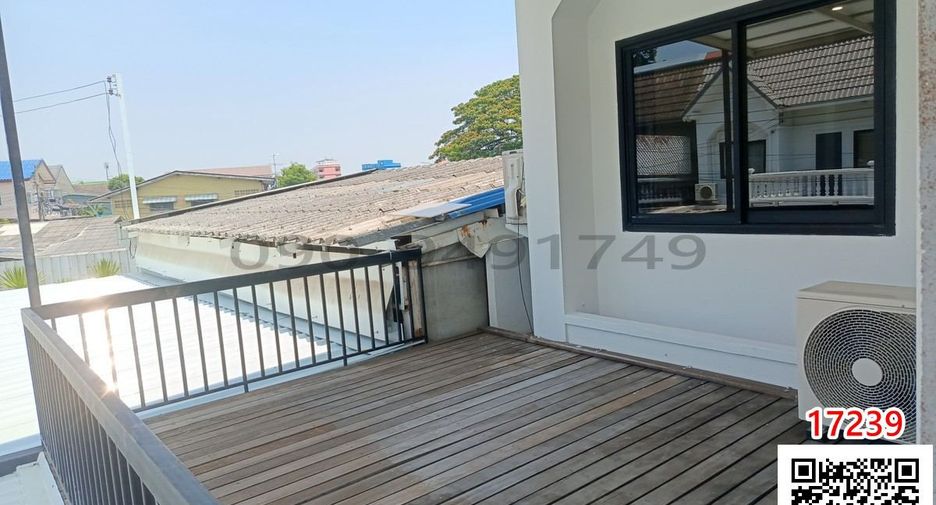 For rent 2 bedrooms townhouse in Bang Na, Bangkok