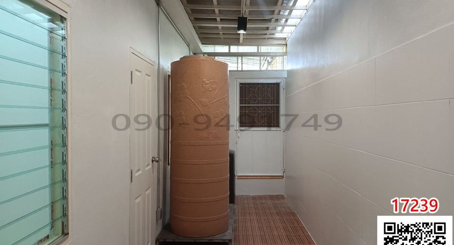 For rent 2 bedrooms townhouse in Bang Na, Bangkok