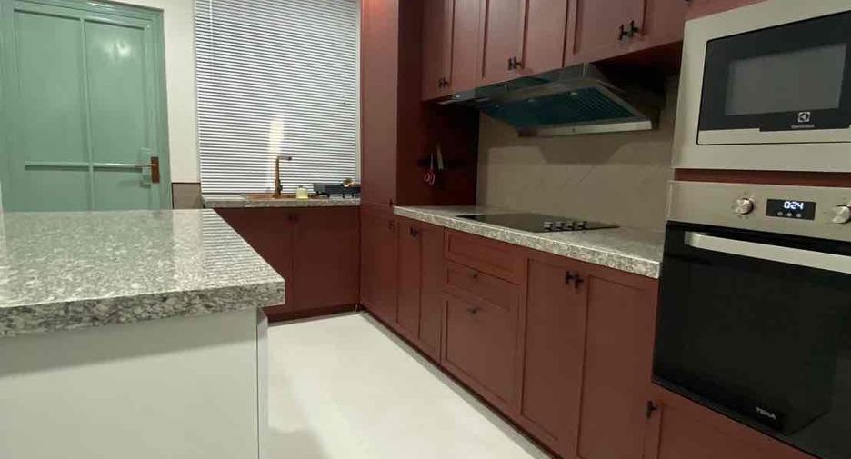 For sale 4 bedrooms villa in Huay Yai, Pattaya