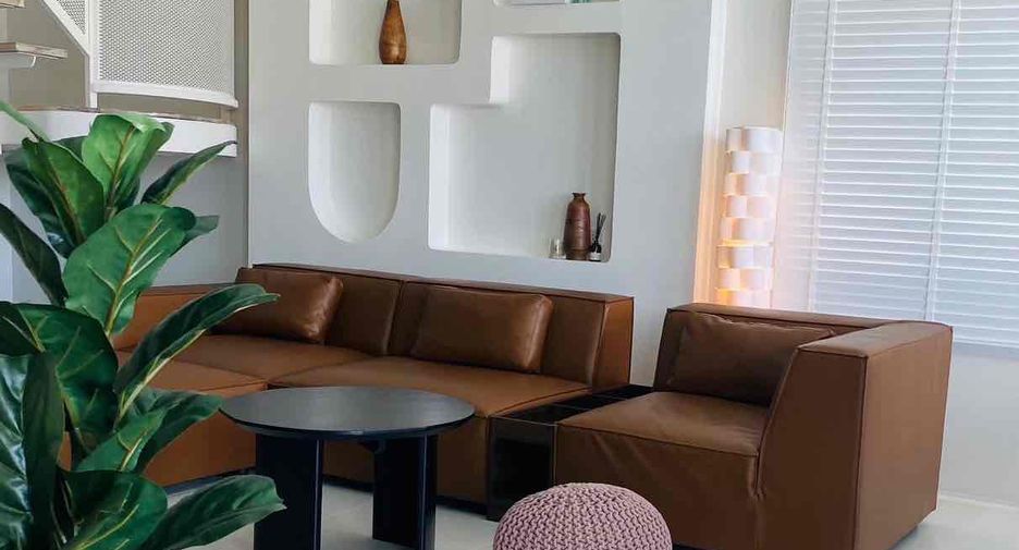 For sale 4 bedrooms villa in Huay Yai, Pattaya