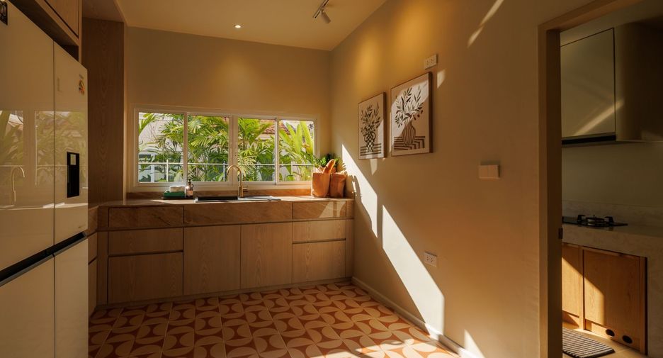 For rent and for sale 4 bedrooms villa in San Sai, Chiang Mai