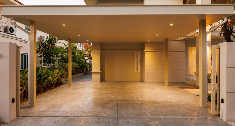 For rent and for sale 4 bedrooms villa in San Sai, Chiang Mai