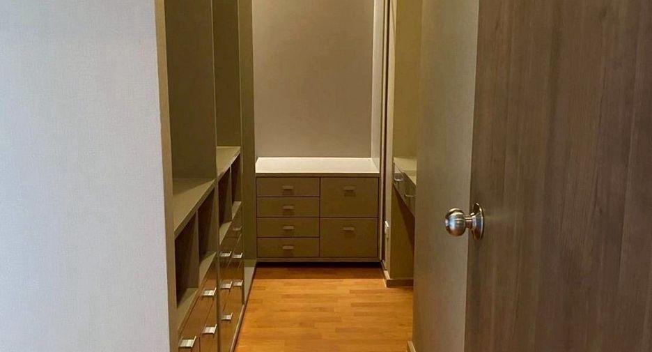 For rent and for sale 2 bedrooms condo in Ratchathewi, Bangkok