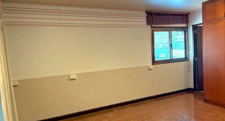 Аренда 3 спальни дом в Щаттхана, Бангкок