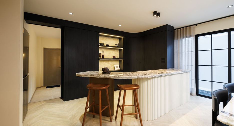 Casa en alquiler y en venta de 5 habitaciones en Mueang Chiang Mai, Chiang Mai